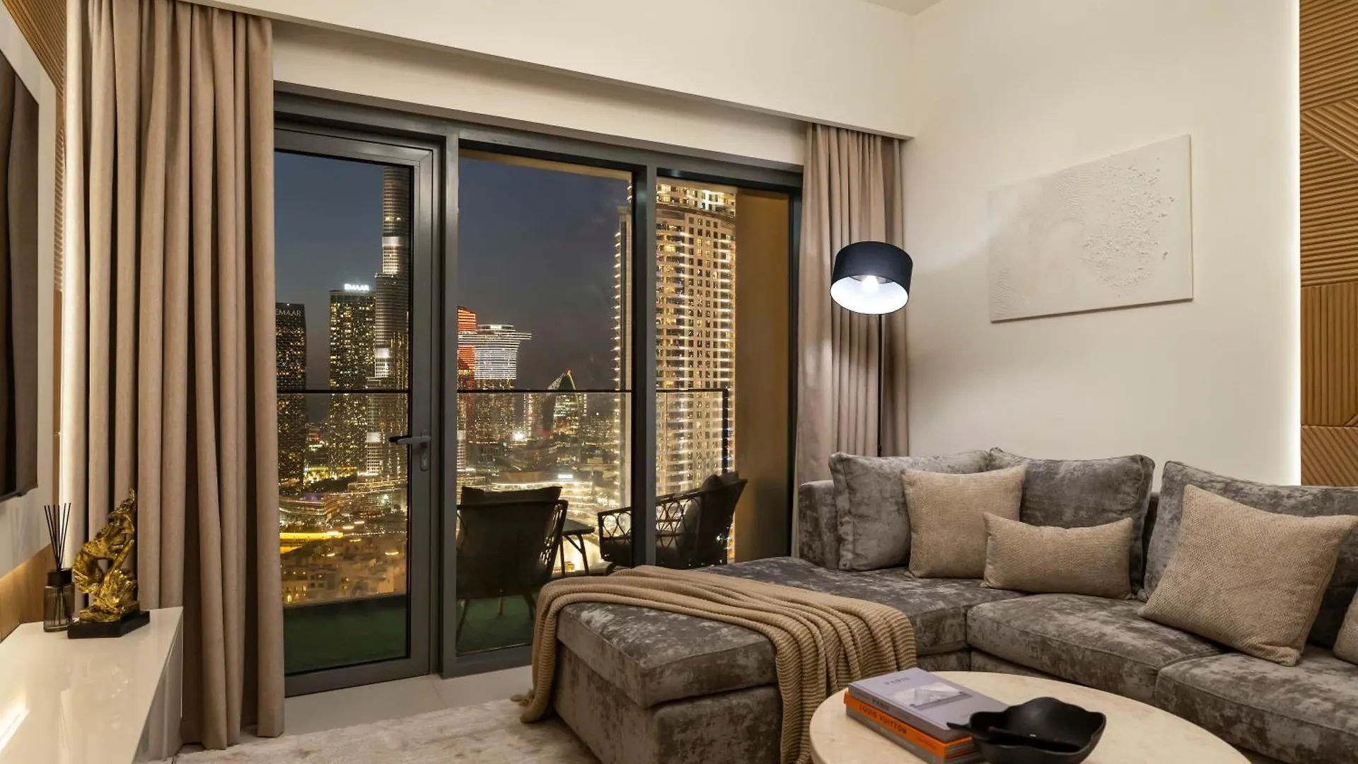 Luxurious 2Bdr Apt In Burj Royale With Burj Khalifa Views Opposite Dubai Mall 0*,  Emirados Árabes Unidos